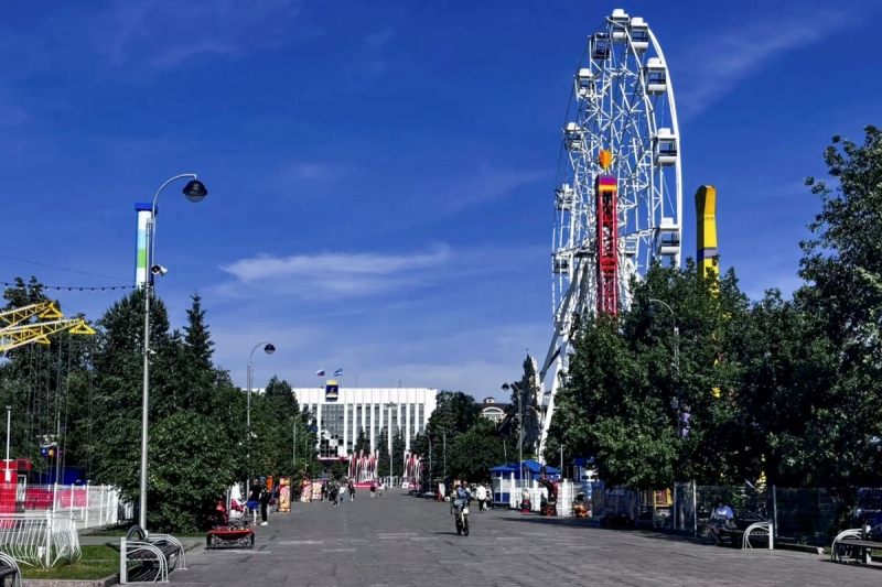 колесо обозрения, горсад, цветной бульвар Тюмени