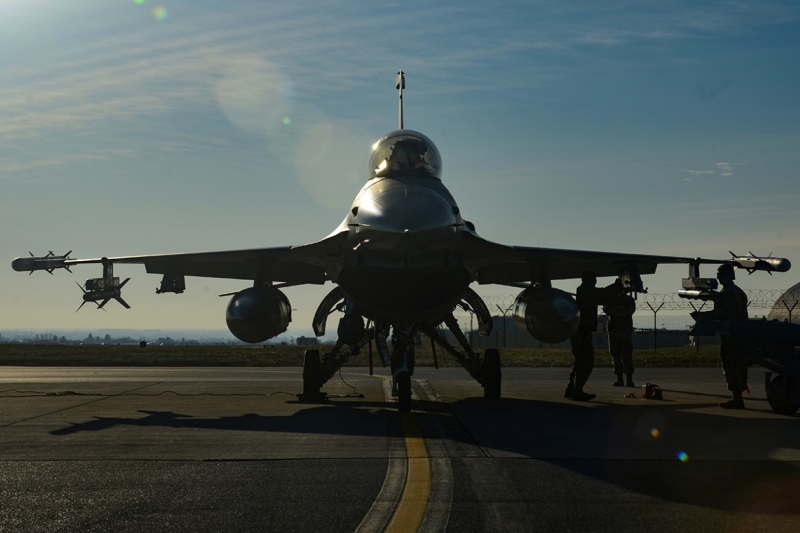 самолет f16