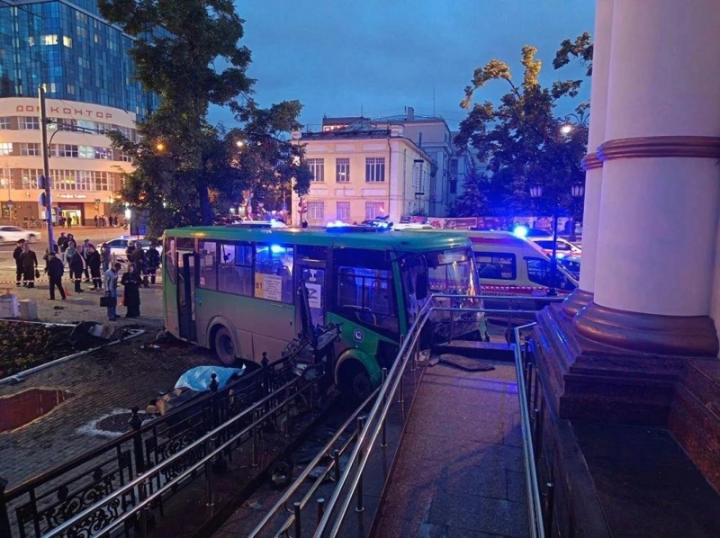 Губернатор Паслер высказался о трагедии в центре Екатеринбурга, где погибли четыре человека