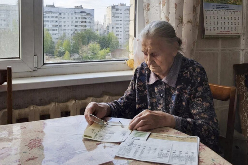 Бабушка и счета за ЖКХ