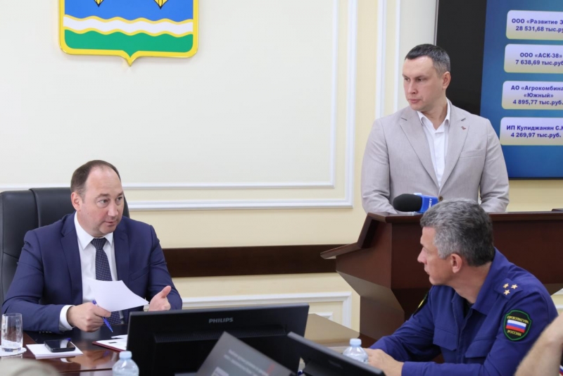 Ход ремонта многоквартирных домов обсудили на совещании в администрации округа под руководством Сергея Мужальских