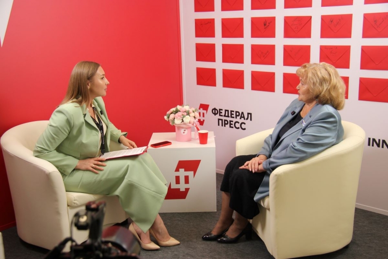 Людмила Бабушкина рассказала о работе свердловских законодателей в студии «ФедералПресс» на ИННОПРОМе