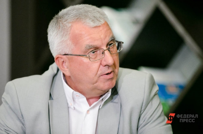 Никита Зезин готовится к совещанию