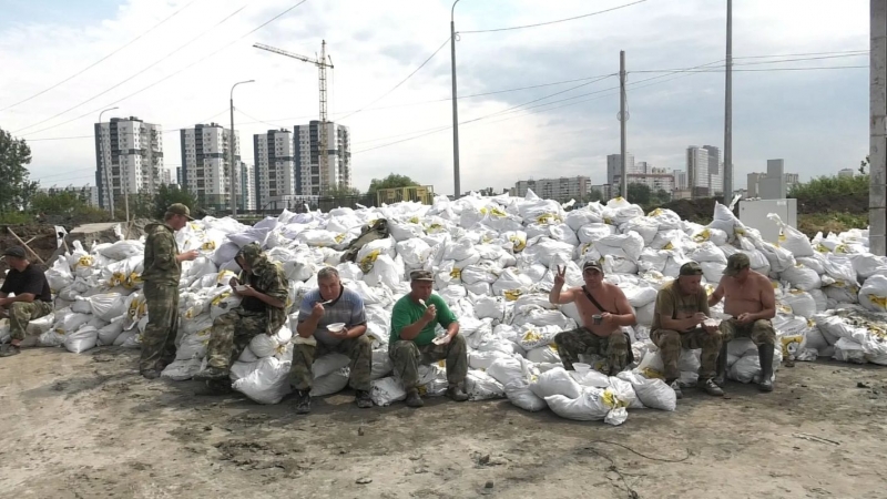 Волонтеры работают с утра до позднего вечера