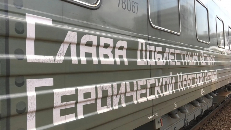 Выставка включает 400 квадратных метров декораций