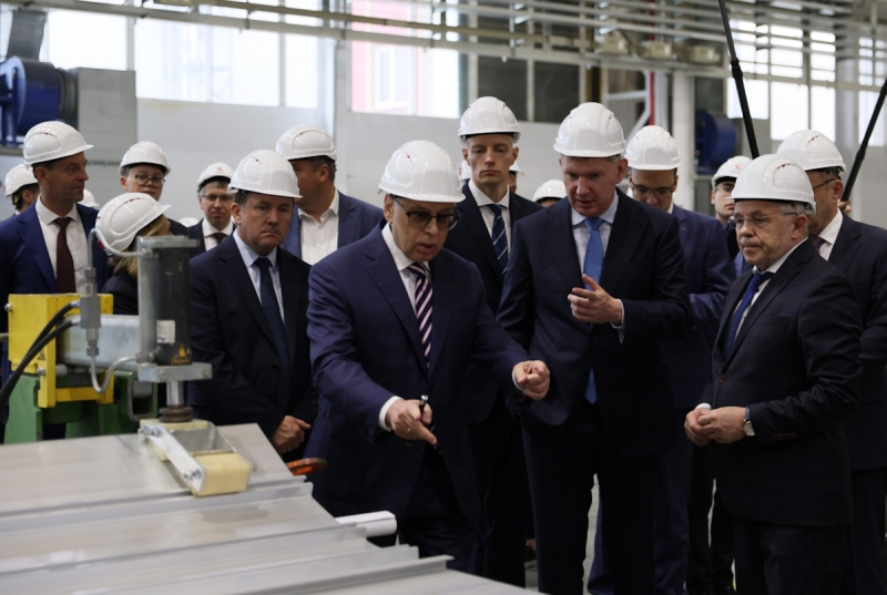 Михаил Ходоровский показал Максиму Решетникову, как собирают первые поезда для ВСМ
