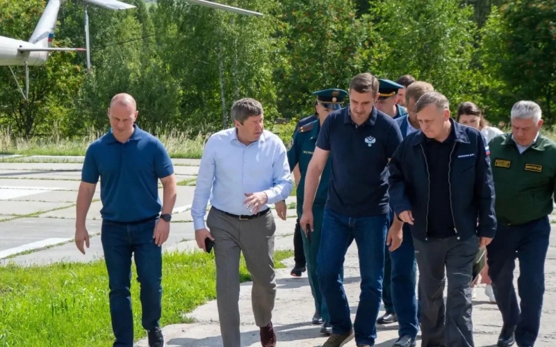 Федеральный чиновник и свердловские власти определили очередность очистки русел рек