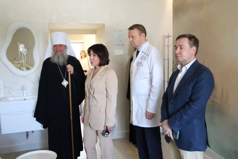 Митрополит в онкодиспансере с Татьяной Савиновой и Александром Андреевым