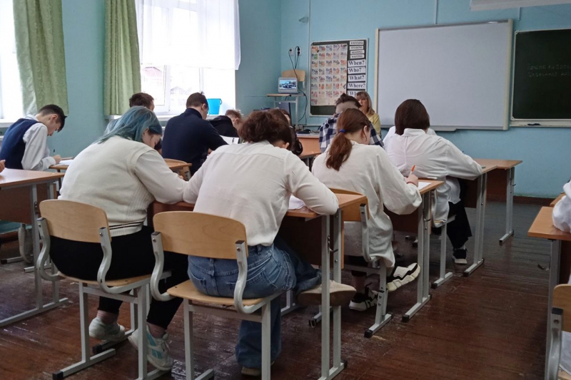 В 10 классах школ Екатеринбурга осталось множество вакантных мест