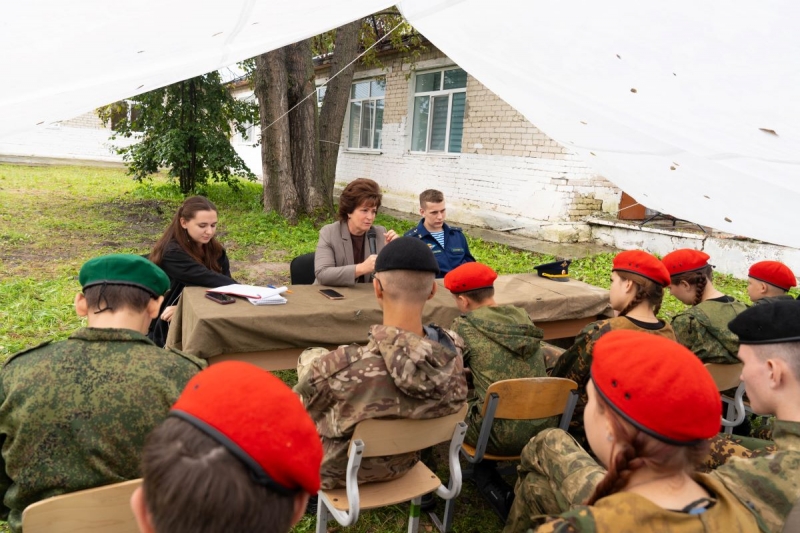 Светлана Иванова лично посетила летнюю смену военно-патриотического лагеря «Республика Кижеватовцев»