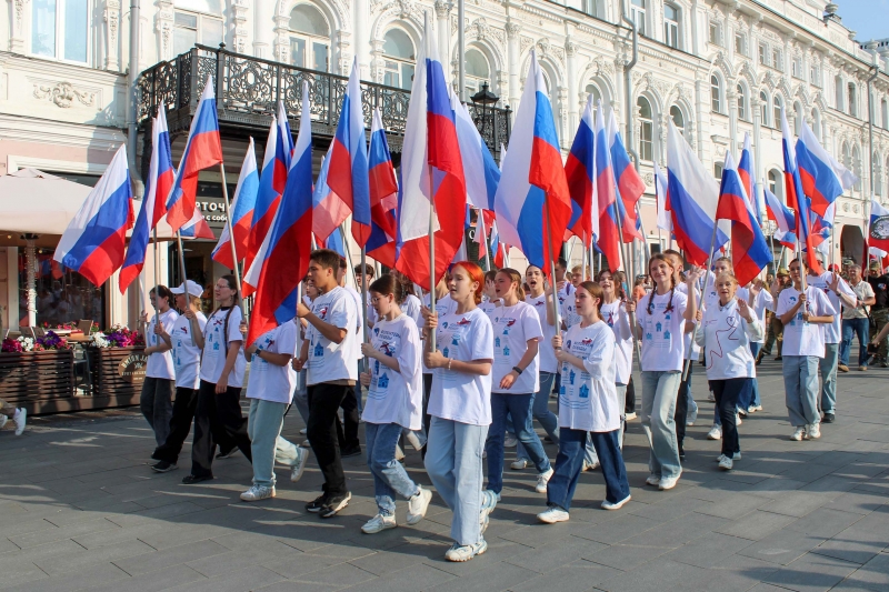 В День российского триколора Гатчина приняла эстафету всероссийского фестиваля