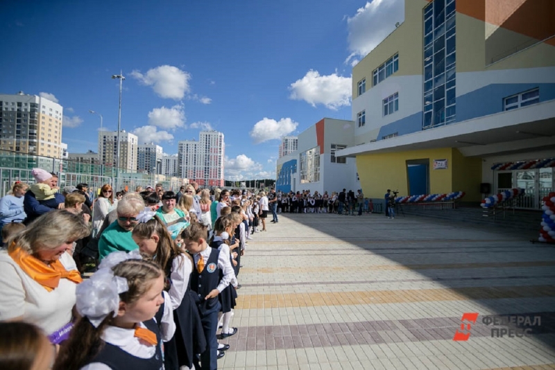 Первоклассники на линейке