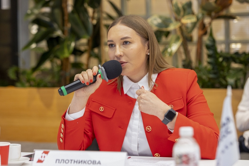 Плотникова