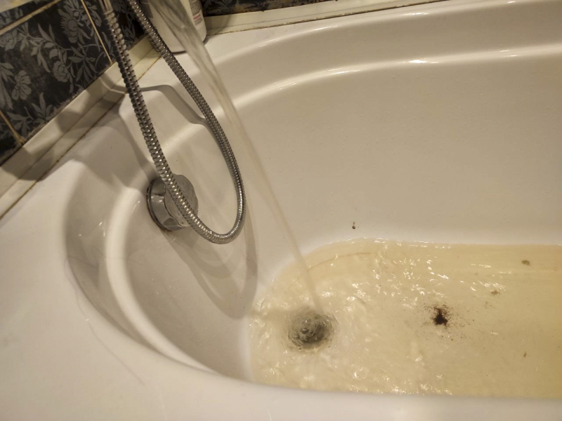 Желтая вода