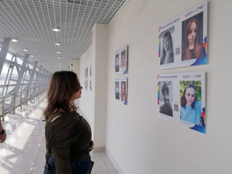 На выставке представлены парные фотографии участников и их собеседников