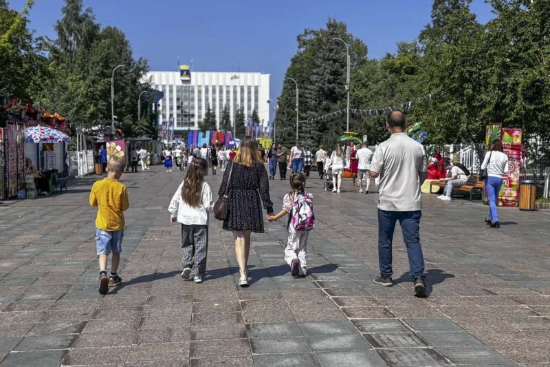 Если мать-героиня выбирает денежную выплату, за ней все равно сохраняются отдельные льготы