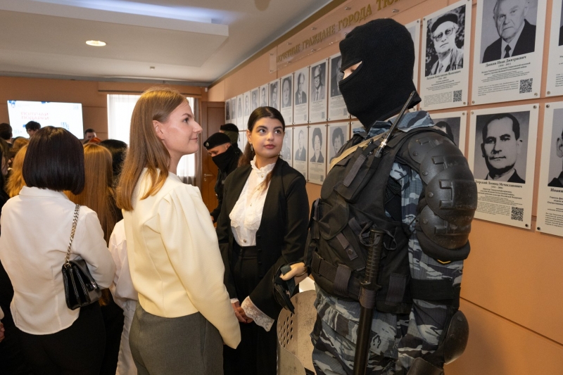 Перед началом для школьников и студентов прошел суровый, но необходимый урок