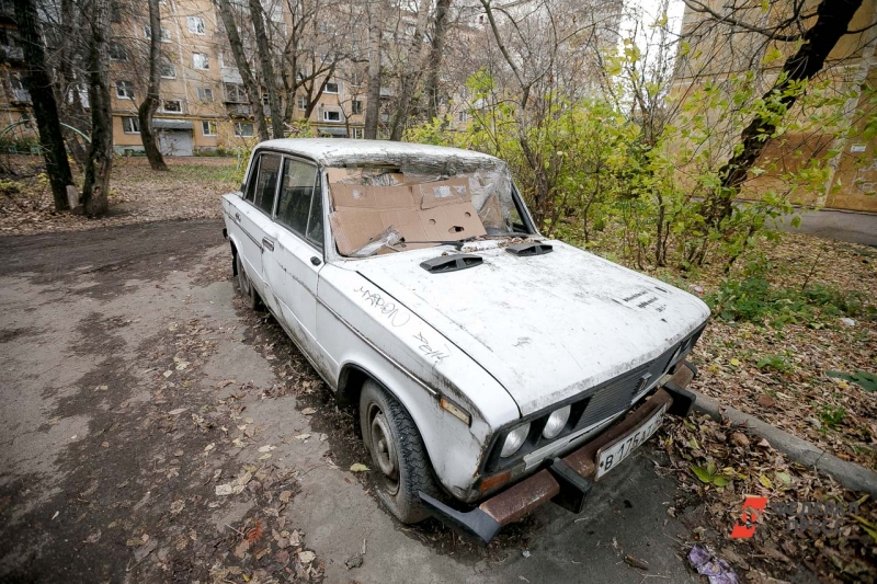 Старый автомобиль