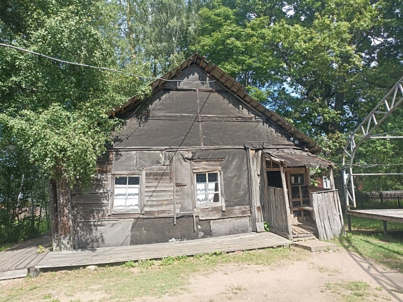 Дом Довлатова, где он жил в Пушкинских Горах