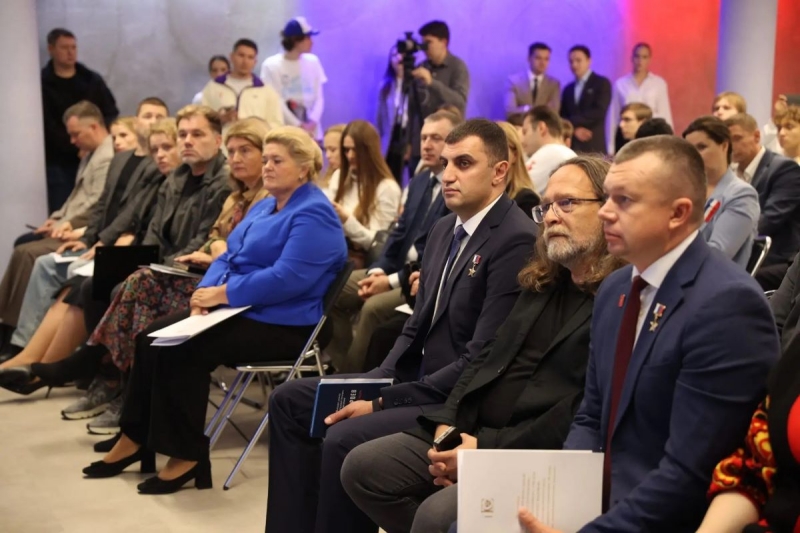 Наряду с Артемом Жогой участником дискуссии стала губернатор Еврейской автономной области Мария Костюк