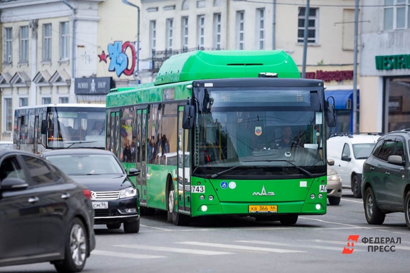 Автобус на улице Екатеринбурга