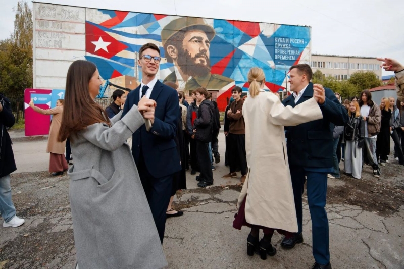Мурал нанесли на фасад колледжа в Екатеринбурге