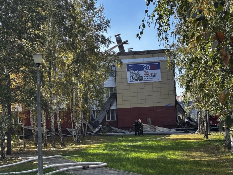 Школу № 65 на улице Широтной, 116 тушили около полутора часа