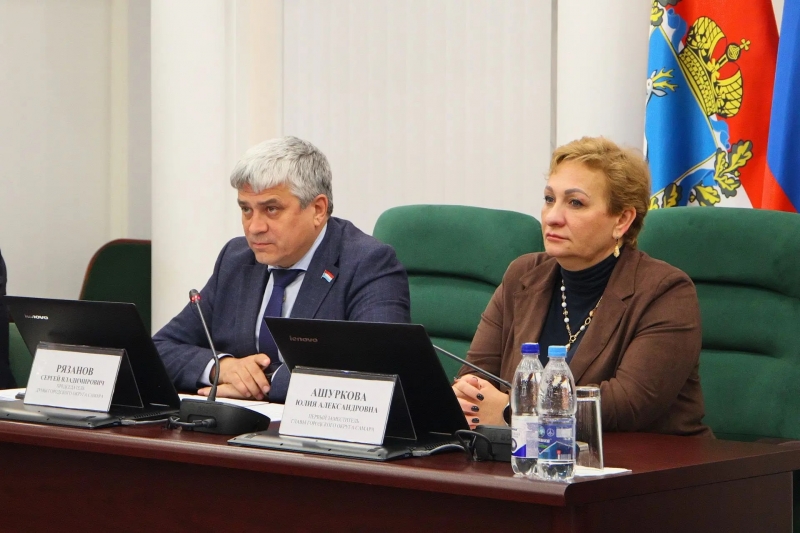 Парламентарии перешли на новые должности
