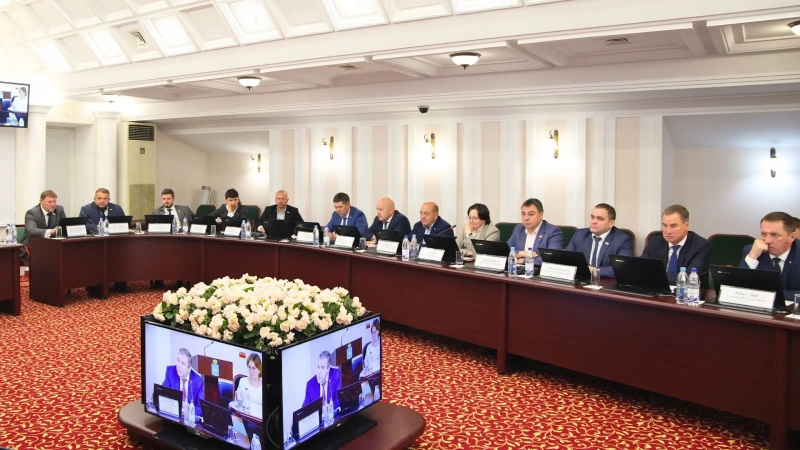 Корректировки связаны с сокращением поступлений средств из вышестоящих бюджетов
