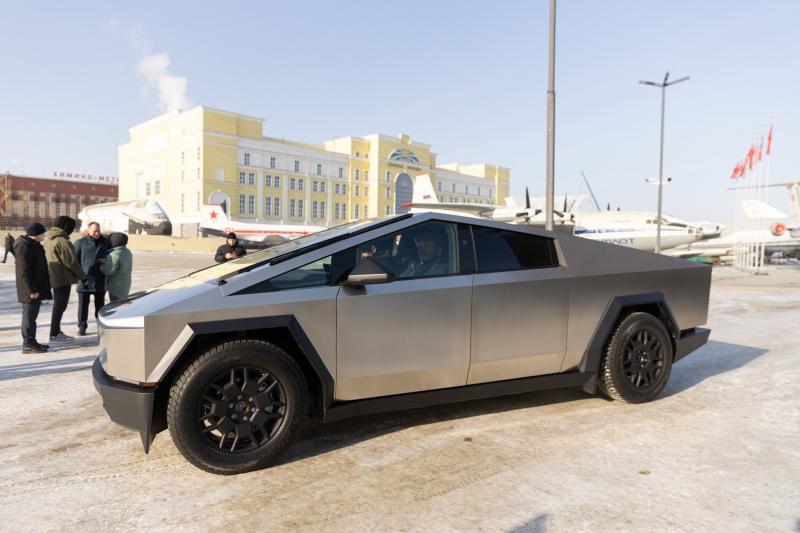 Электрокары Tesla учатся летать, автоэксперты салютуют Маску