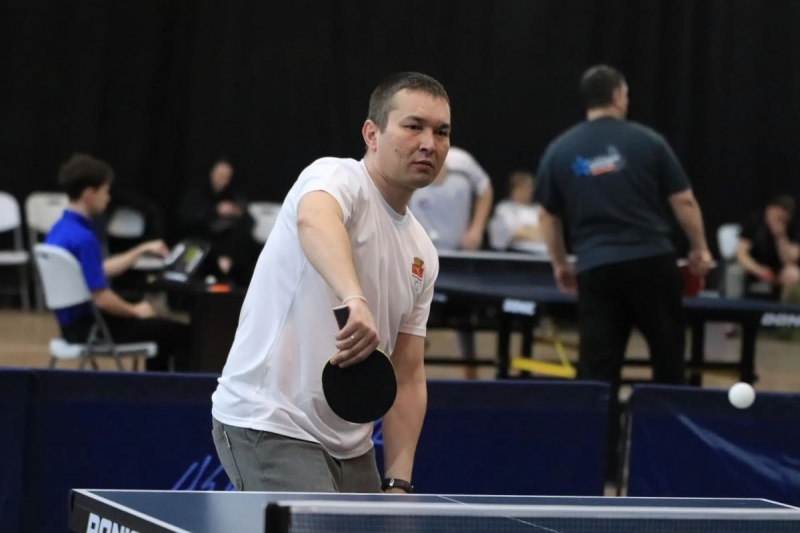 Ветеран СВО играет в теннис