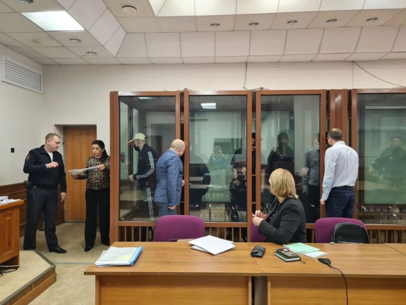 На скамье подсудимых оказались 8 членов банды