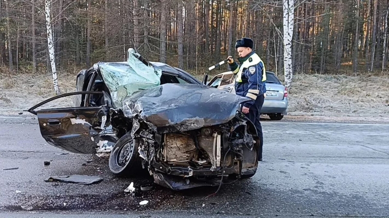 Три легковых автомобиля получили критические повреждения