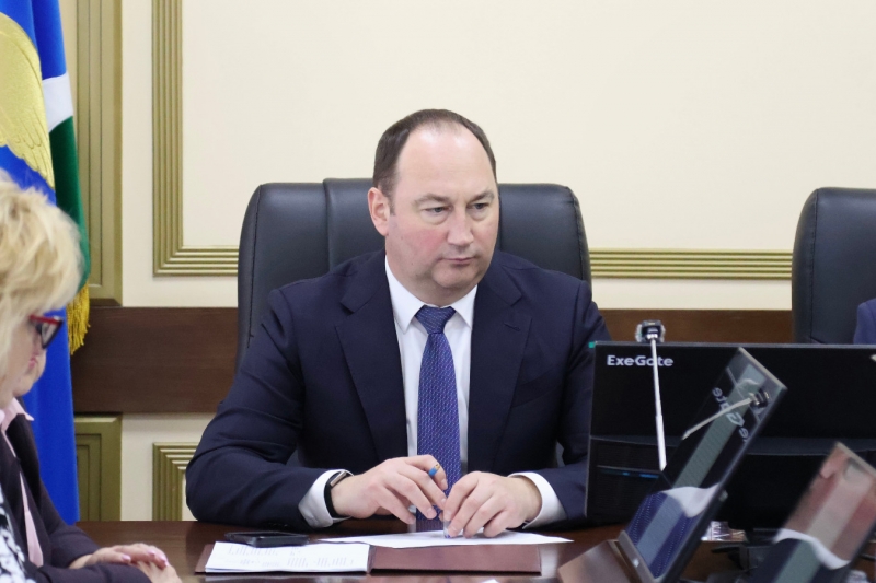 Сергей Мужальских проводит совещание