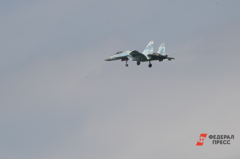 Военный самолет