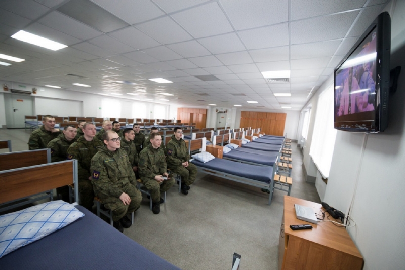 Молодые люди должны настраивать себя на хорошую службу и нормальные взаимоотношения в коллективе, считает эксперт