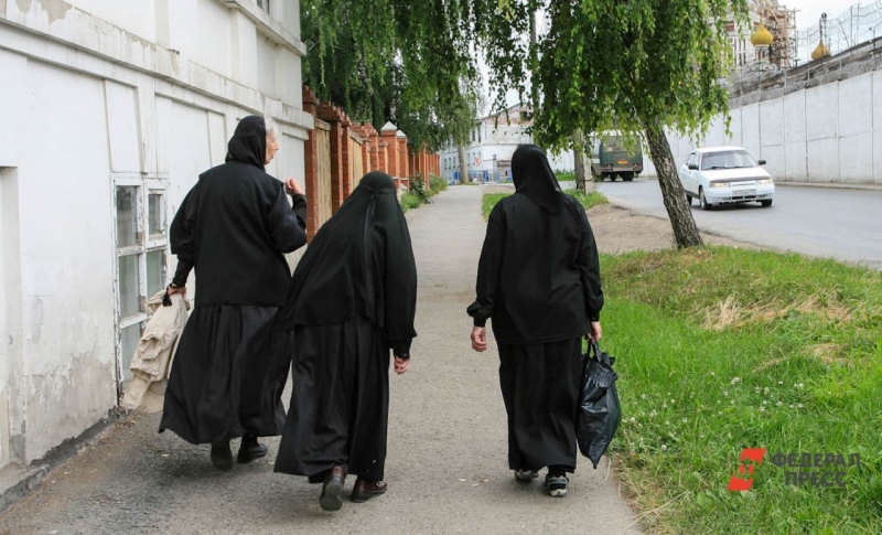 Монахини