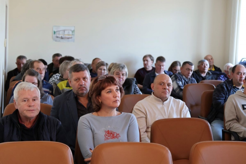 Сергей Мужальских (справа) поздравил транспортников с юбилеем
