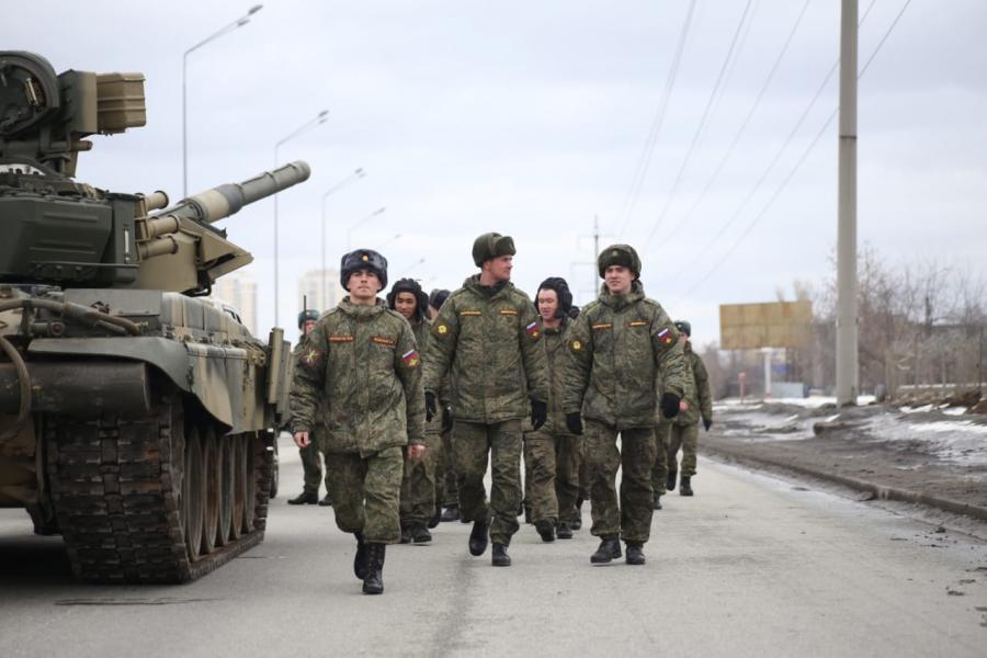 Свердловское военное. Екатеринбург военные. Екатеринбург Войсковая частт5866130. Парад 2009 года в Екатеринбурге.